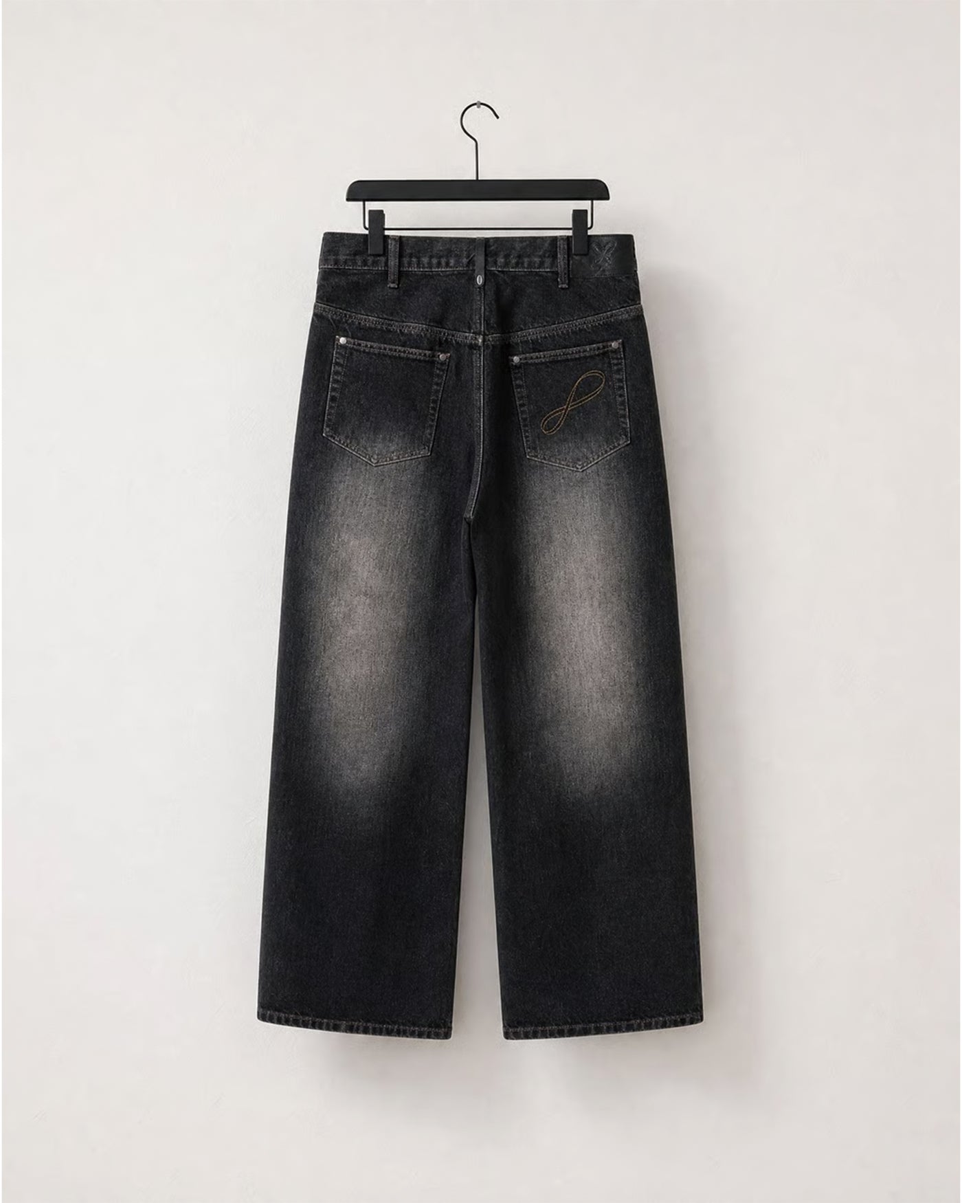 LOOSE FIT JEANS