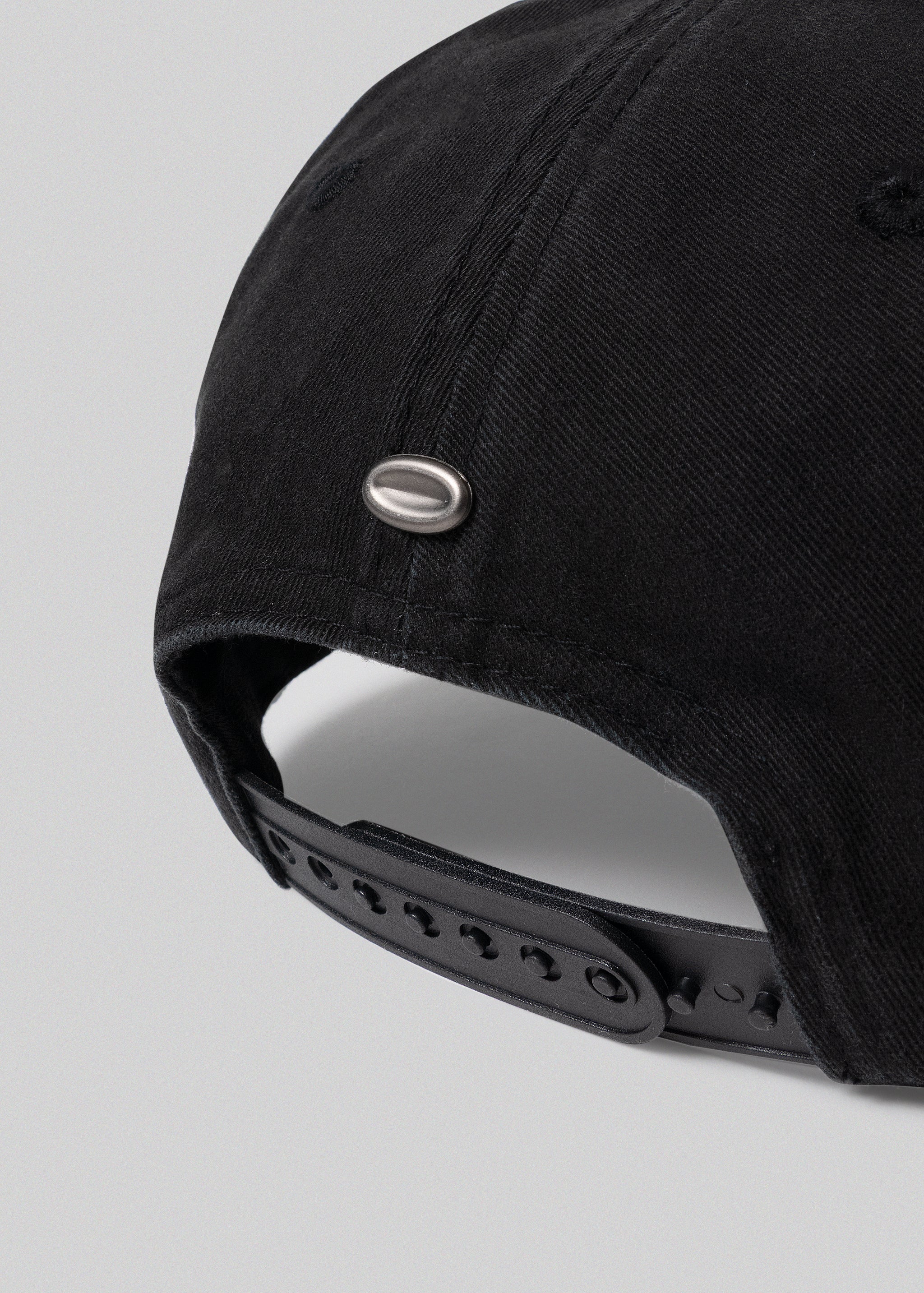 LABYRINTH BUTTERFLY CAP 