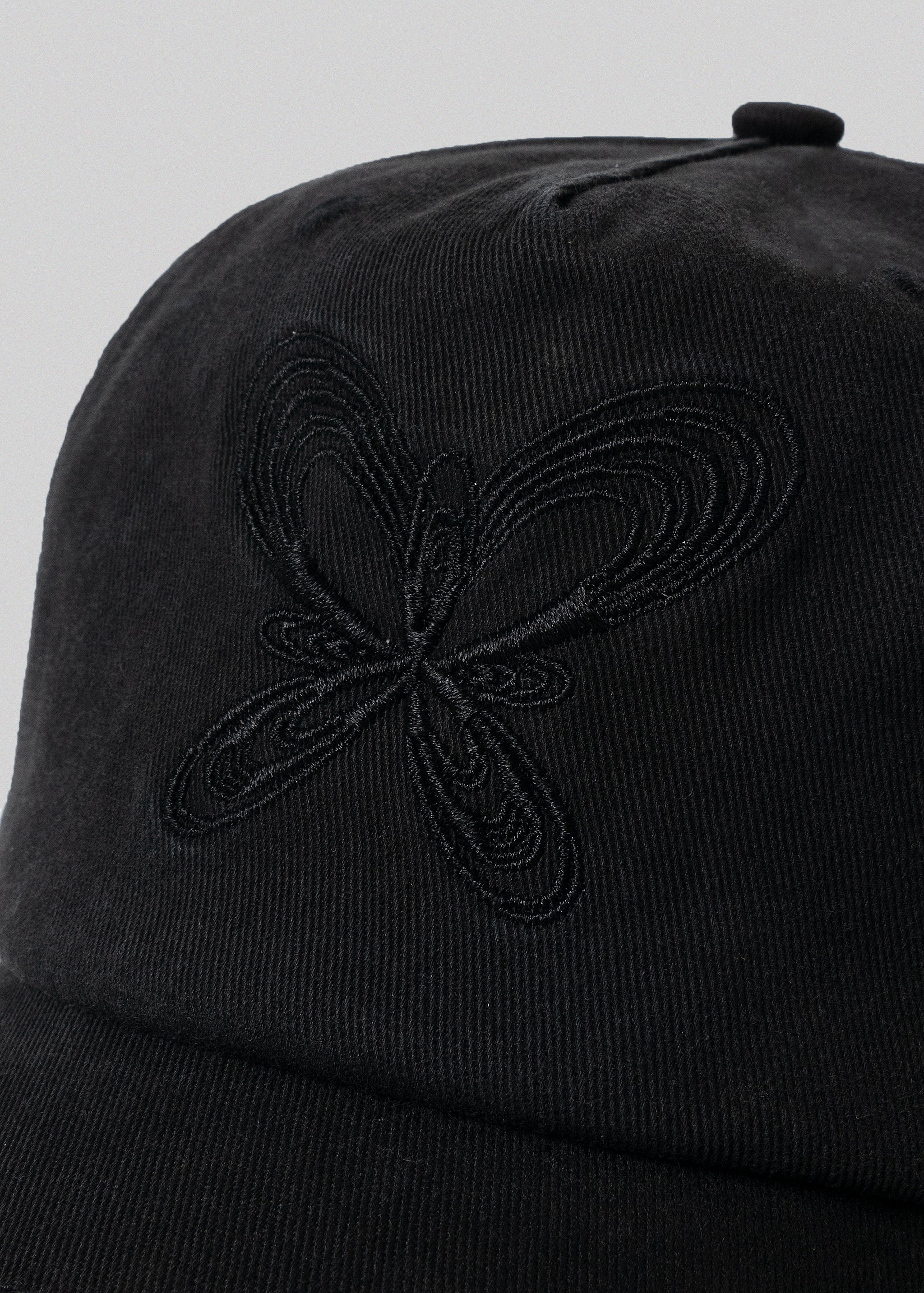 LABYRINTH BUTTERFLY CAP 