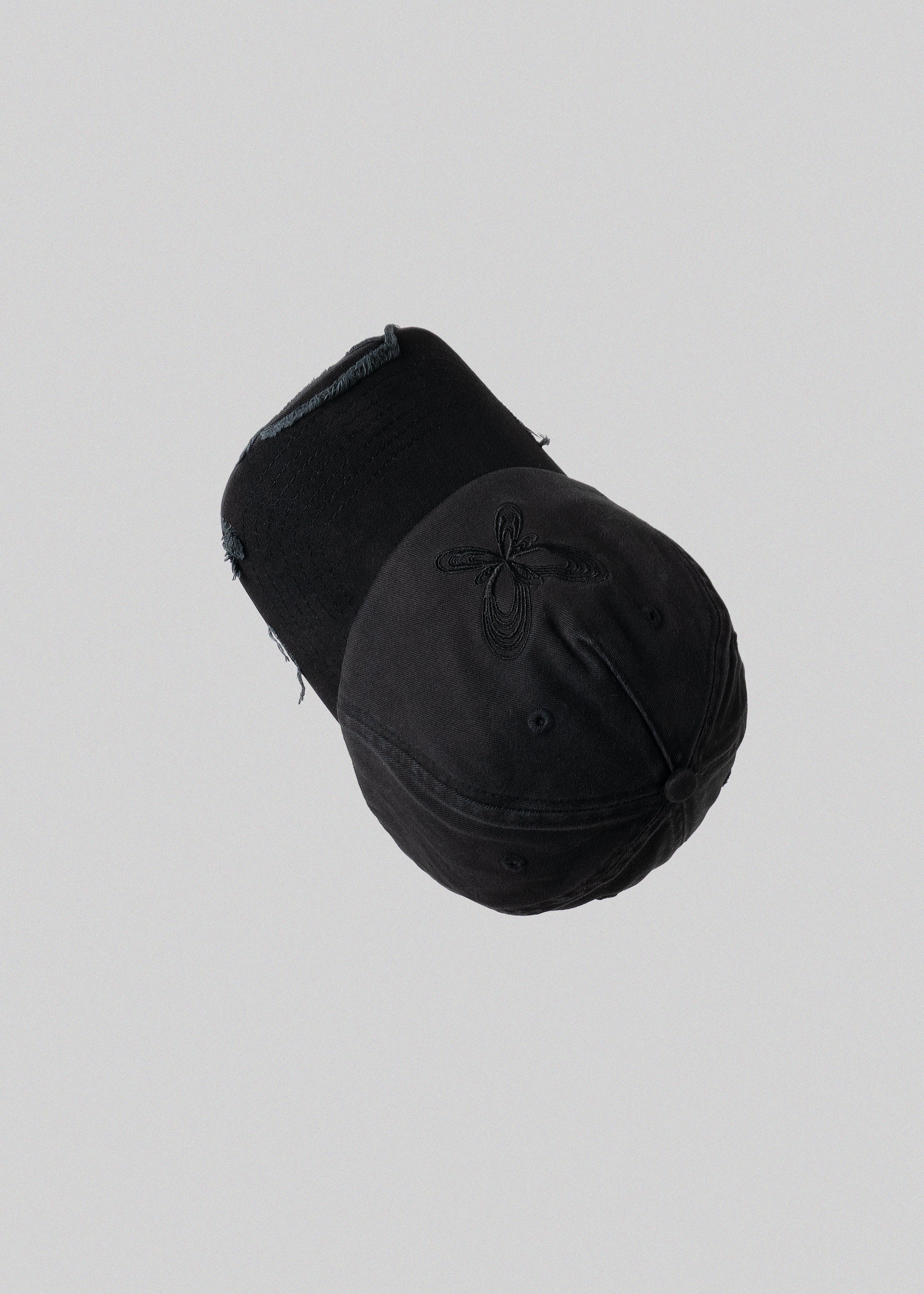 LABYRINTH BUTTERFLY CAP 